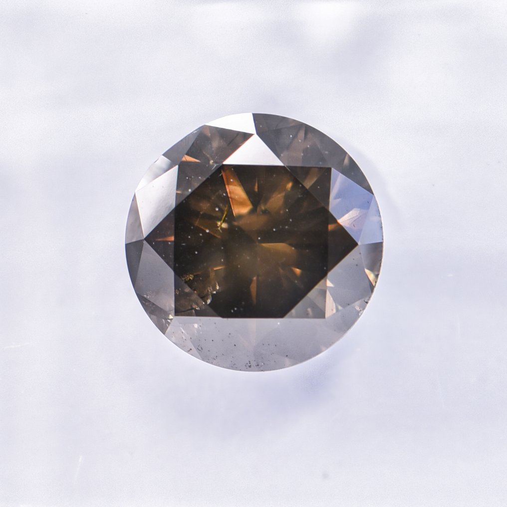 沒有保留價 - 1 pcs 鑽石  (天然彩色)  - 1.57 ct - 圓形 - Fancy dark 淡綠色, 淡褐色 黃色 - SI2 - 國際寶石學院（International Gemological Institute (IGI)） - VG #2.1