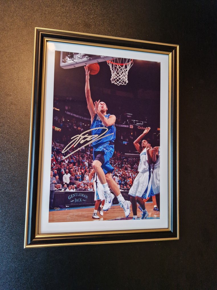 NBA - Dirk Nowitzki - Photograph #1.0