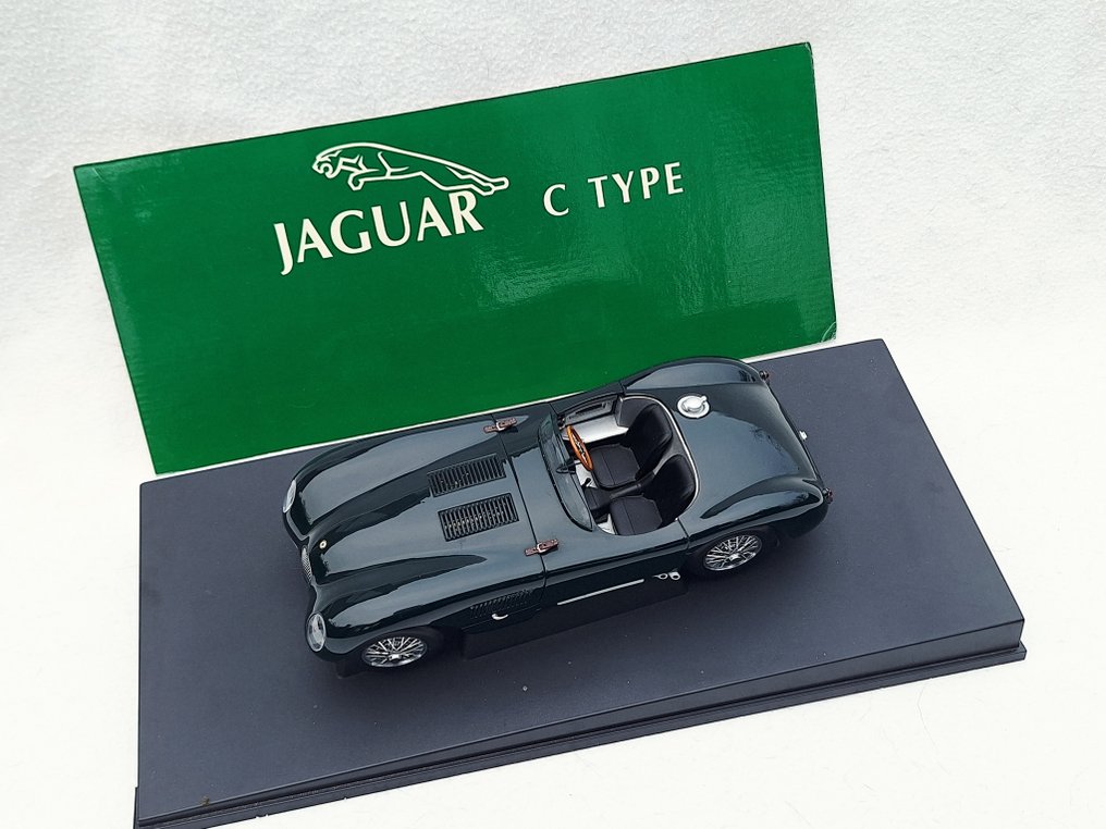 Autoart 1:18 - Model sports car - Jaguar C-type #1.0