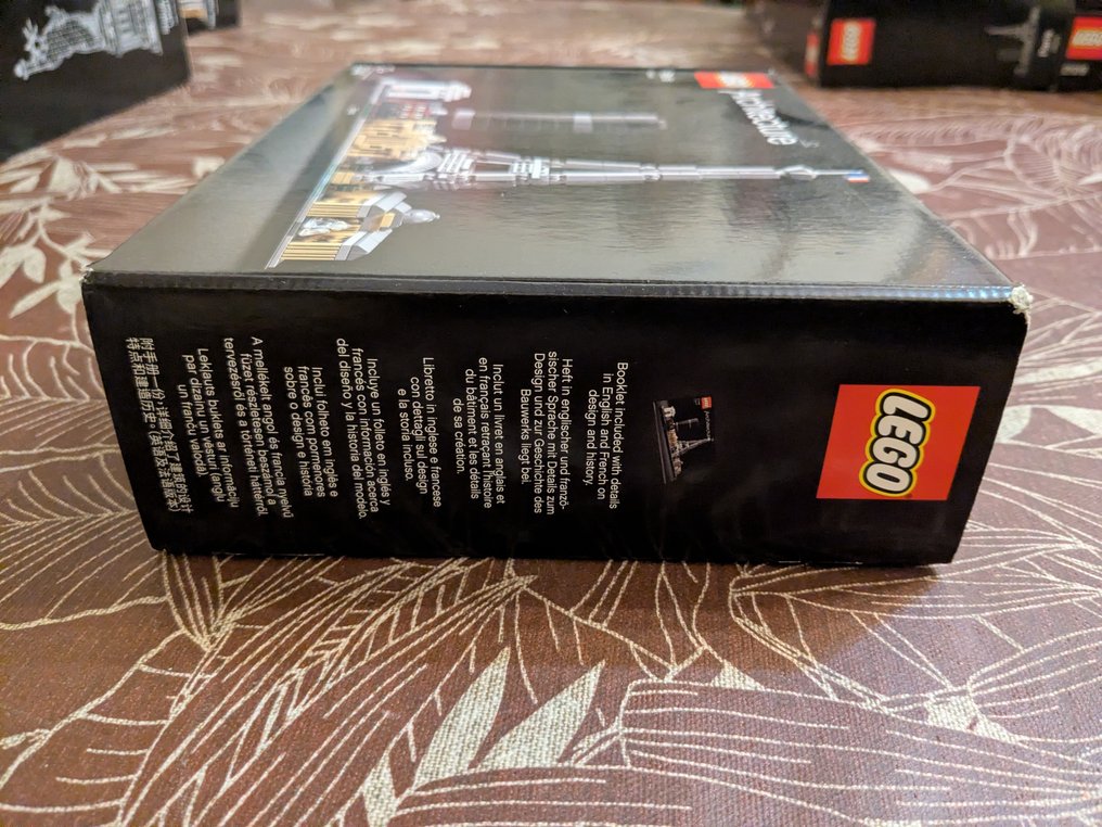 LEGO Set - 21044 - Architecture - Paris #2.1