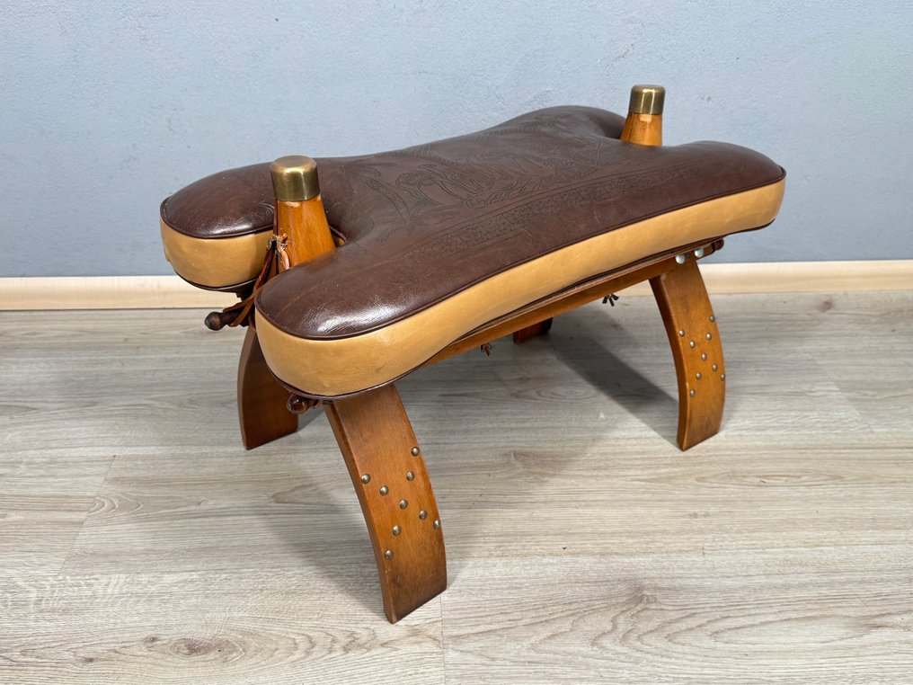 Schitterende kamelen kruk met lederen zadel - Taburet - Træ, Læder - Leren kamelen kruk #1.0