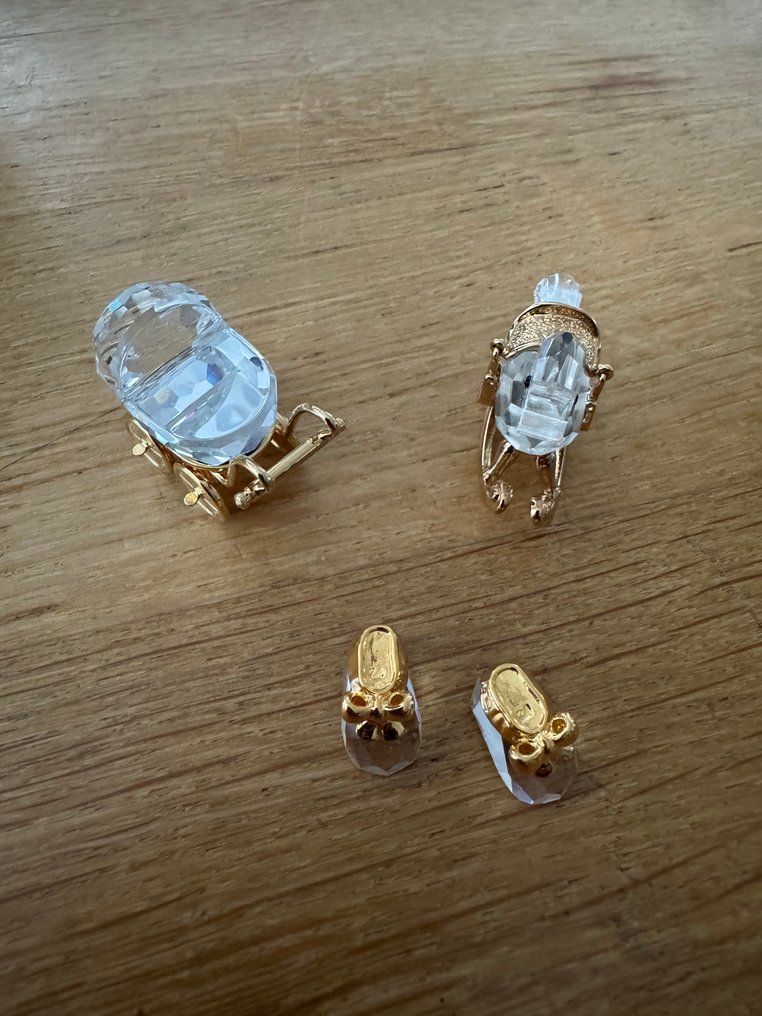 Swarovski - Statuetta in miniatura - Kristallen babypoppenwagen, hobbelpaard en schoentjes (3) - Cristallo #1.0