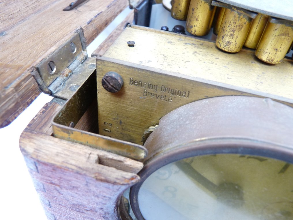 Very rare equipment for pigeon racing enthusiasts: BENZING Original Brevete, racing clock and ring - Working tool #2.1