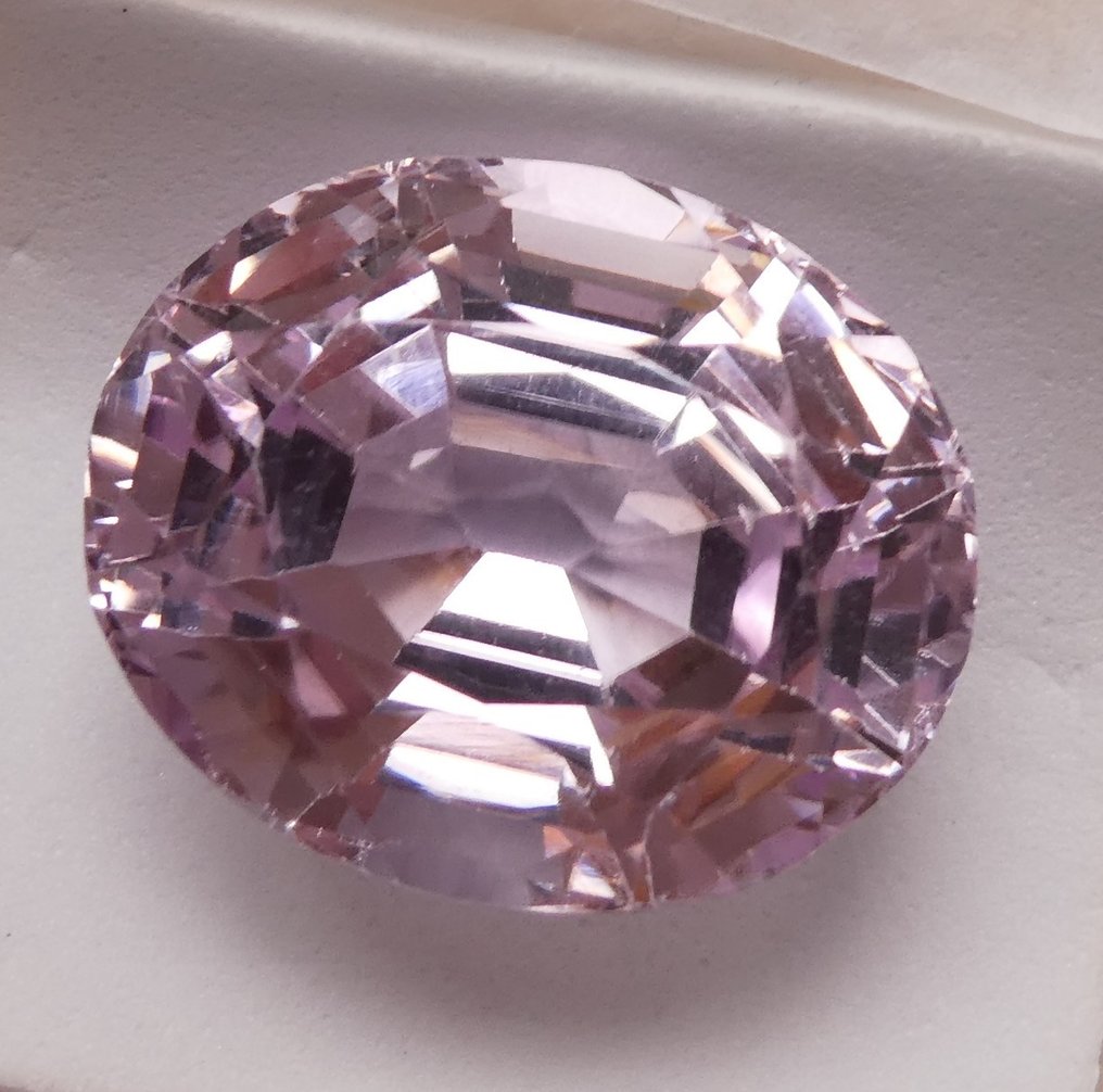 Kunzite - 25.01 ct - Instituto Gemólogico Español (IGE) #1.0