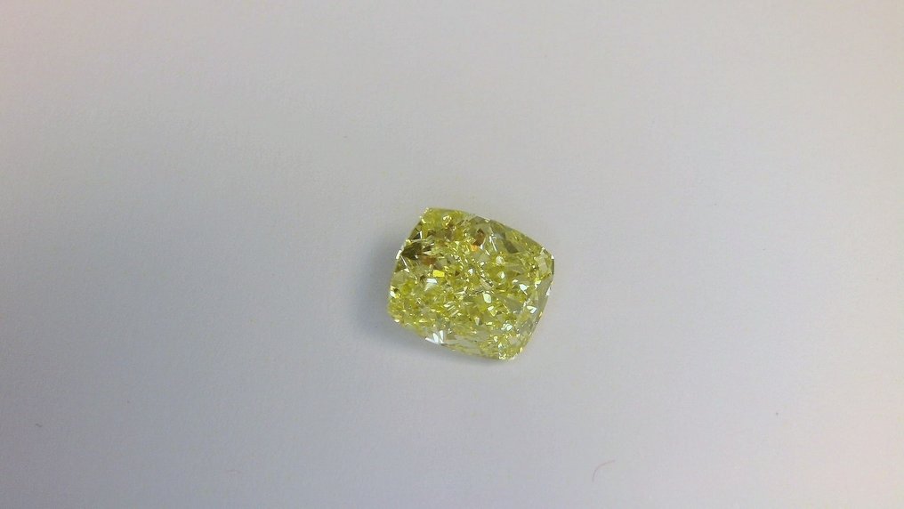 1 pcs Timantti  (Luonnonvärinen)  - 2.44 ct - Cushion (pyöristetty neliö) - Fancy Keltainen - SI1 - Amerikan gemologinen instituutti (GIA) #1.0