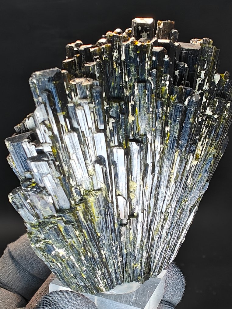 Epidote large fan  crystals up to 7 cm - Height: 7 cm - Width: 7 cm- 255 g #1.0