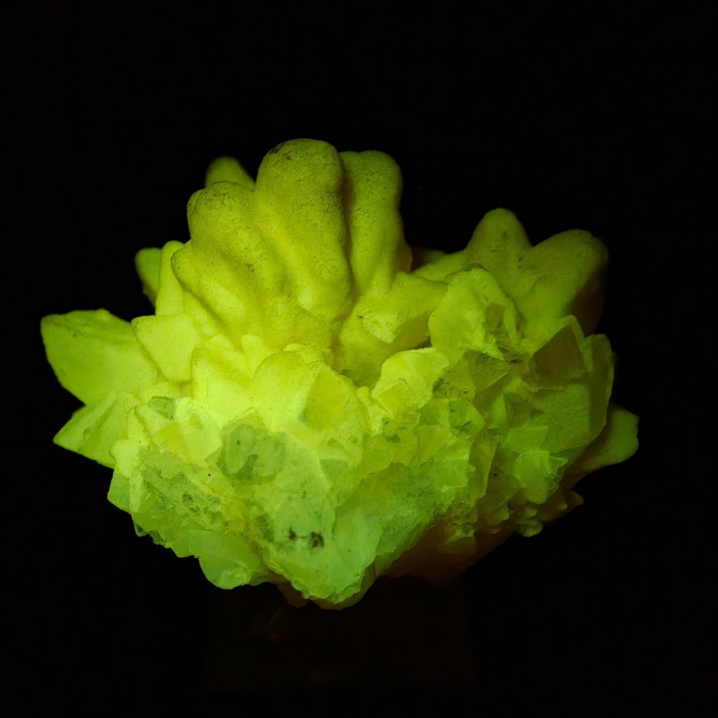 High-fluorescence and phosphorescent calcite alpina, Italy Crystals on matrix - Height: 87 mm - Width: 75 mm- 278 g #2.1