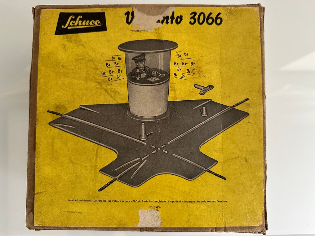 Schuco - Varianto crossing 3066 liikennepoliisin kanssa - Vieteritinalelu - 1950-1959 - Saksa #1.0