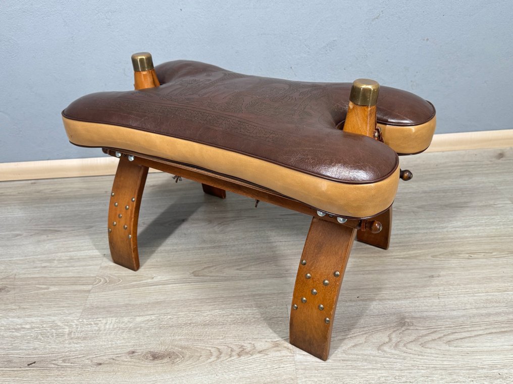 Schitterende kamelen kruk met lederen zadel - Taburet - Træ, Læder - Leren kamelen kruk #1.0