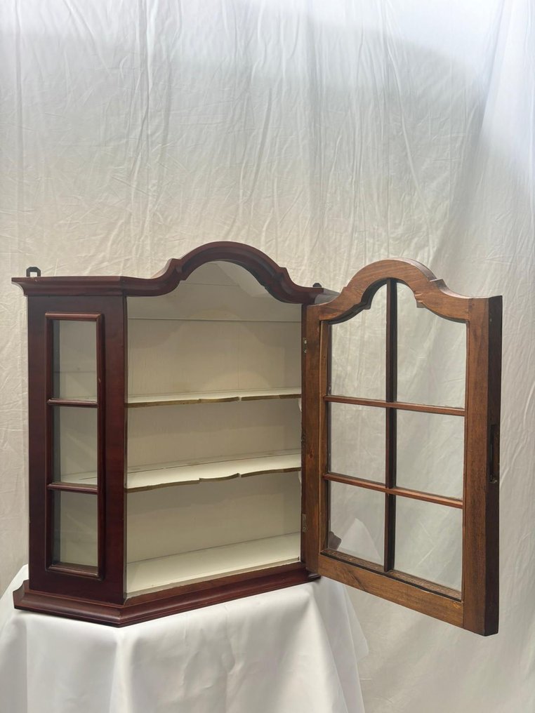 Vitrineskab - Træ #1.0