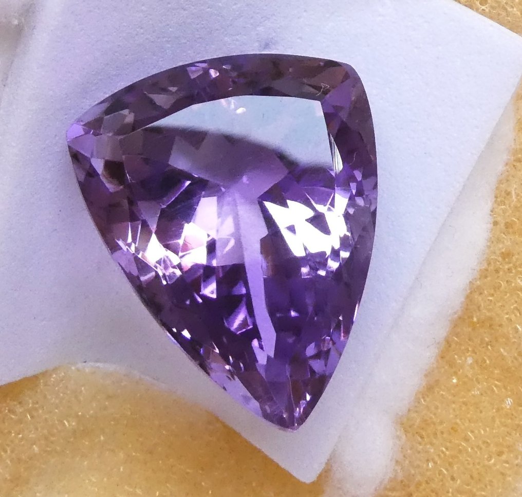 Nincs minimálár Ametiszt - 20.30 ct - Instituto Gemólogico Español (IGE) #1.0