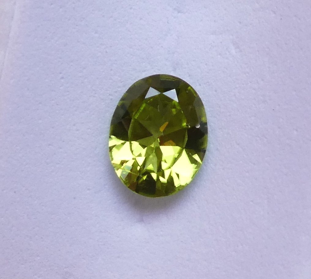 Nincs minimálár Peridot - 2.27 ct - Instituto Gemólogico Español (IGE) #1.0