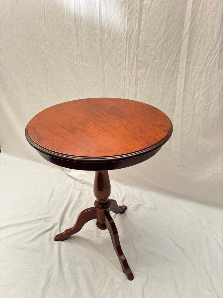 边桌 - 边几配有精细雕刻 - 木 #1.0