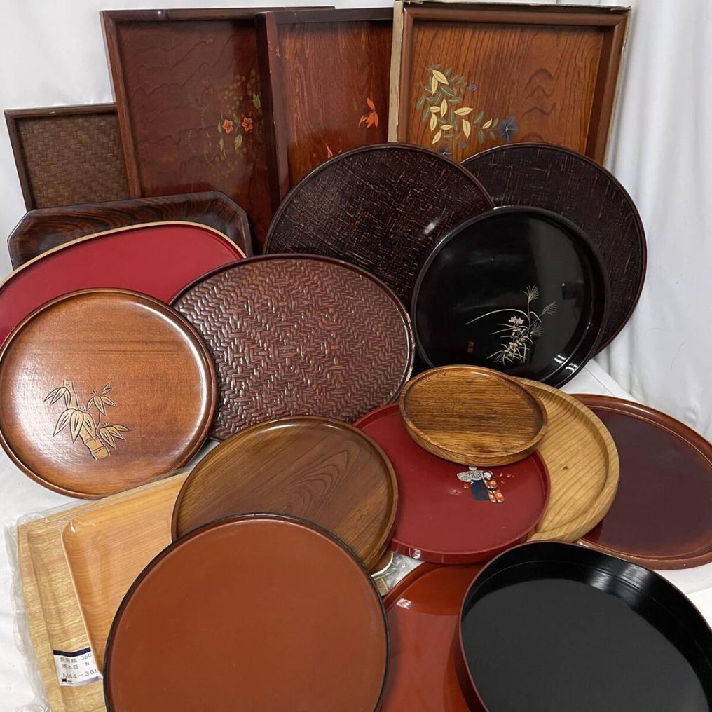 Vintage Japanilainen puiset ja lakkiset tarjoiluvadit erä – yli 20 kappaletta – Showa-aikakauden - Japani - 2000-luku #1.0