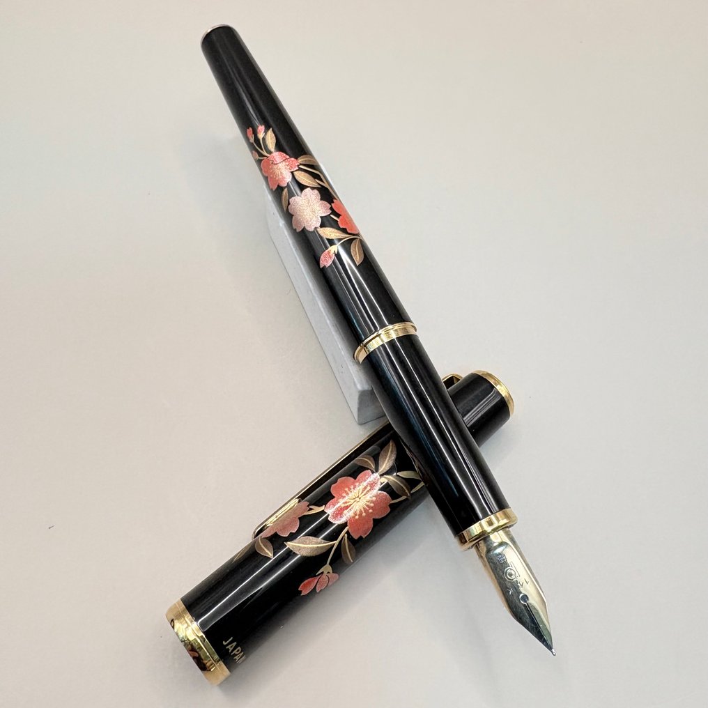 Platinum - Vintage Lacquer Maki-e with Cherry Blossoms design - 14K gold nib (F) - with Original Box - Stylo à plume #2.1