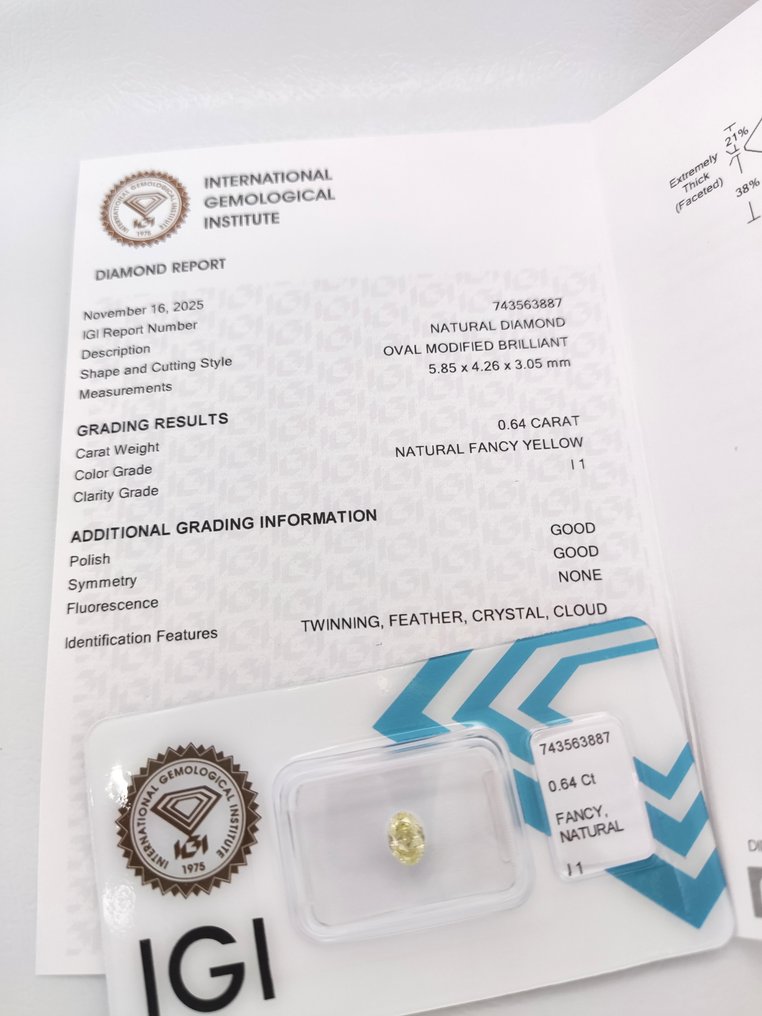χωρίς τιμή ασφαλείας - 1 pcs Διαμάντι  (Φυσικού χρώματος)  - 0.64 ct - Οβάλ - Fancy Κίτρινο - I1 - International Gemological Institute (IGI) #3.2