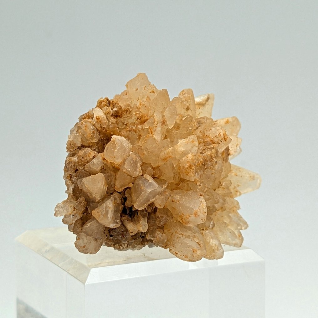 米兰大教堂的矿石石灰岩，UV 水晶矩晶体 - 高度: 48 mm - 宽度: 41 mm- 36 g #3.2