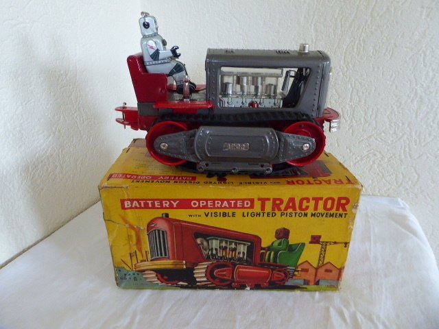 TN (Nomura) - Τσίγκινο παιχνίδι - Battery Operated Tractor With Robot, Boxed - 1950-1960 - Ιαπωνία #1.0