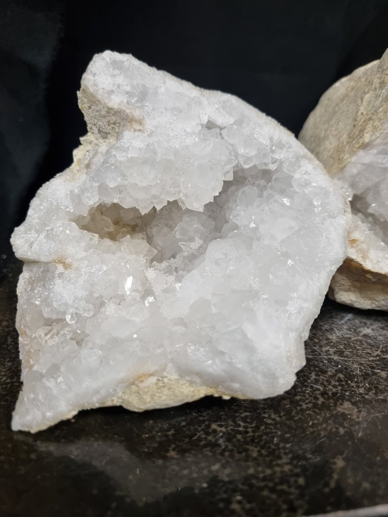 Quartz HQ Large rock crystal Geode - Height: 165 mm - Width: 120 mm- 2006 g #1.0