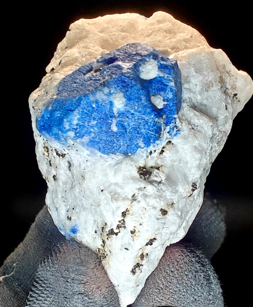 Lazurite Crystal on matrix - Height: 6 cm - Width: 5 cm- 160 g #3.2
