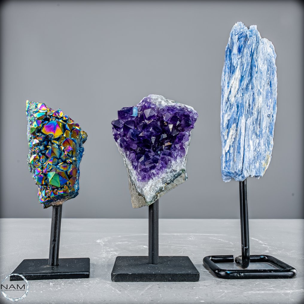 Aura-Druse, Amethyst-Druse και Kyanit – τρία μοναδικά ορυκτά σε κομψούς μεταλλικούς βάσεις Σετ- 702.16 g - (3) #4.3