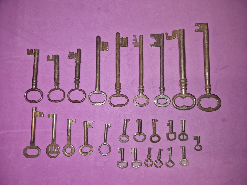 Nøgle - Samling af 26 antikke genstande #1.0