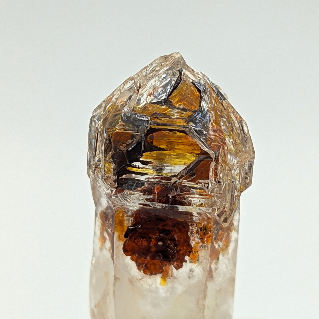 Clivagem de quartzo fluorescente com petróleo, super raro Cristais sob matriz - Altura: 35 mm - Largura: 15 mm- 8 g #2.1