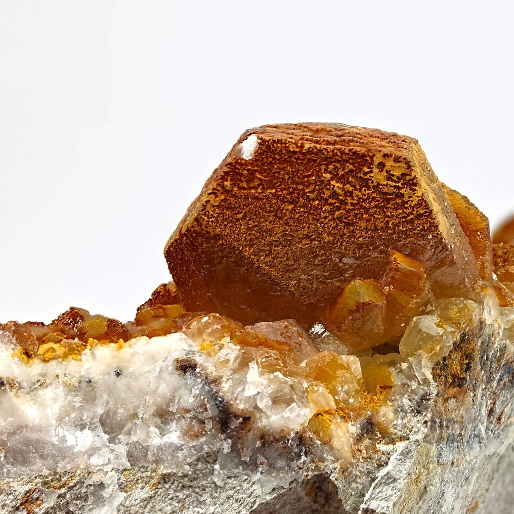 Rara CALCITE ARANCIONE, store krystaller, Frankrig Krystaller i indlejring - Højde: 119 mm - Bredde: 84 mm- 338 g #4.3
