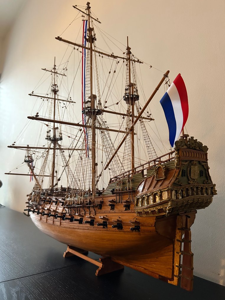 Miniatura de navio (6) - De VOC vloot: De Friesland, Halve Maen, Duyfken, Fluyt en Willem Barentsz. Met bijbehorende poster. - Combinação extremamente rara. #1.0