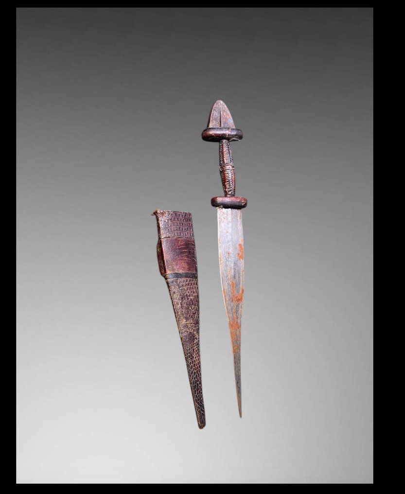 veitsi - Veitsi ja tuppea käärmeenahasta mumuyé - Tšad (Ei pohjahintaa) #1.0