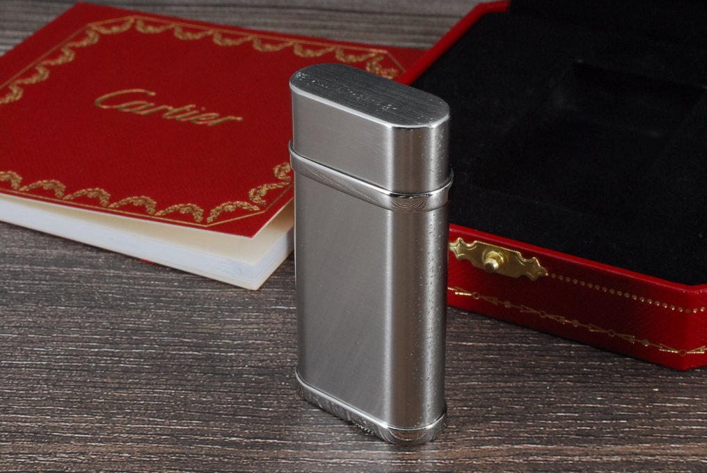 Cartier - Godron Gas Lighter Double C Logo Edition - Accendino tascabile - Tonalità argento spazzolato #3.2