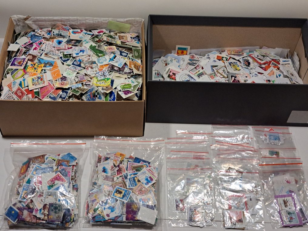 Netherlands 1921/2024 - Over 2.5 kg of stamps on paper fragment or cut off piece. #1.0