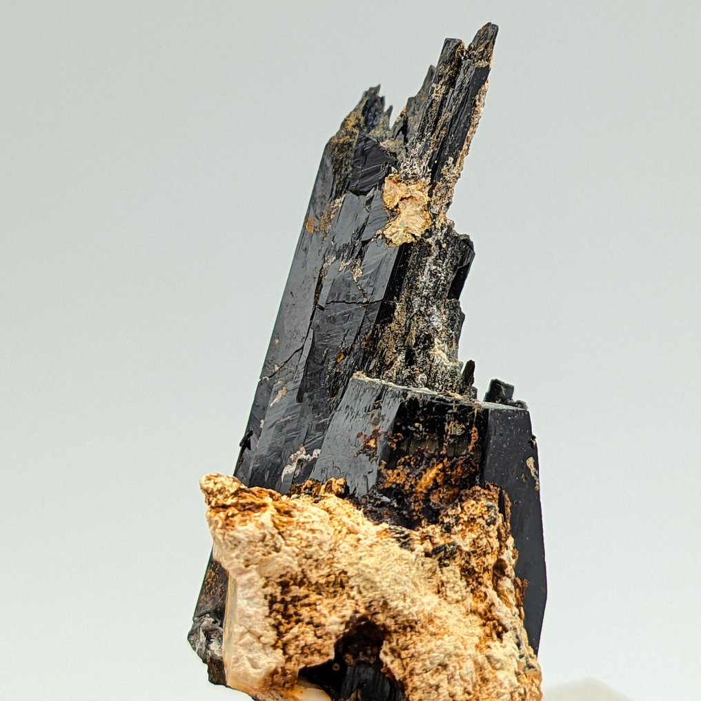 AEGIRINA NERA Lucente val MICROCLINO Bianco, Malawi Kristálymátrix - Magasság: 65 mm - Szélesség: 34 mm- 43 g #2.1