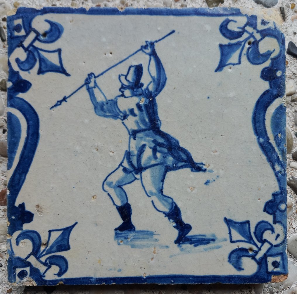  Azulejo - Azulejo antigo de Delft azul com homem com lança. - 1600-1650  #3.2