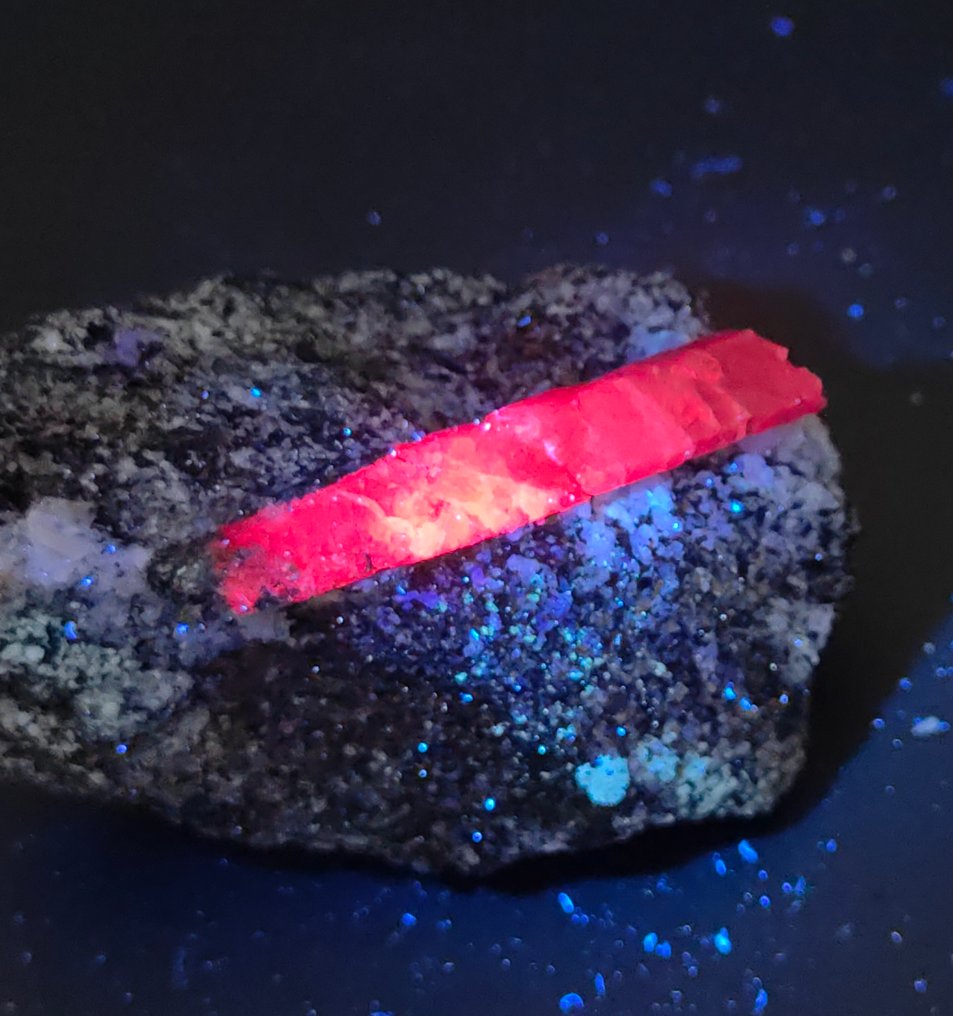 Sapphire Crystals on matrix - Height: 5 cm - Width: 3 cm- 71 g #1.0