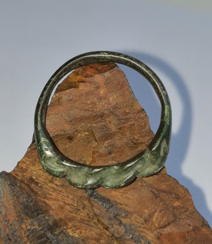 中世纪 铜戒指“编织绳”。状况极佳。  (没有保留价) #1.0