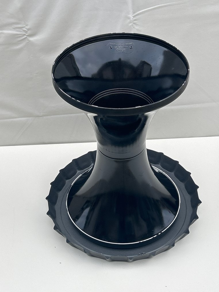 Τραπέζι - Μέταλλο, Πλαστικό - Tam-Tam Red Bull #3.2