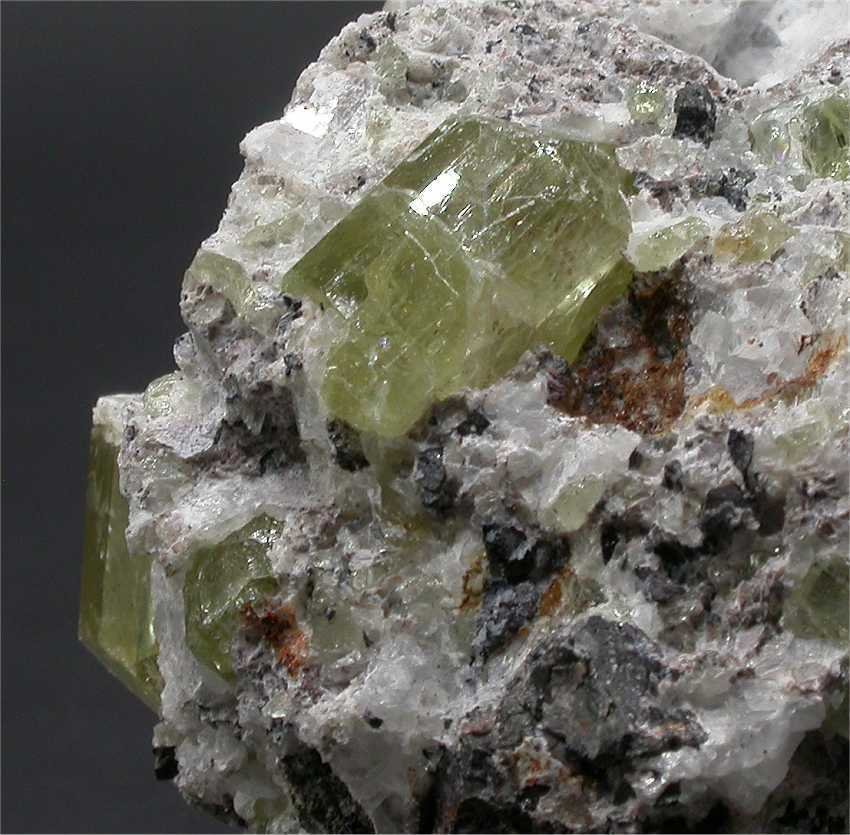 Apatiet Kristallen op matrix - Hoogte: 7 cm - Breedte: 5 cm- 300 g - (1) #1.0