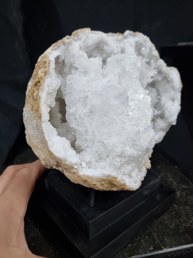 Quartz HQ Large rock crystal Geode - Height: 180 mm - Width: 150 mm- 2396 g #3.2