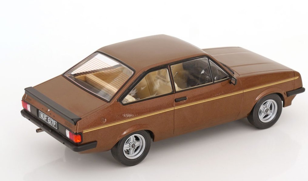 MCG 1:18 - Modell autó - Ford Escort MK II RS - 2000 - Donkerbruin Metallic. #1.0