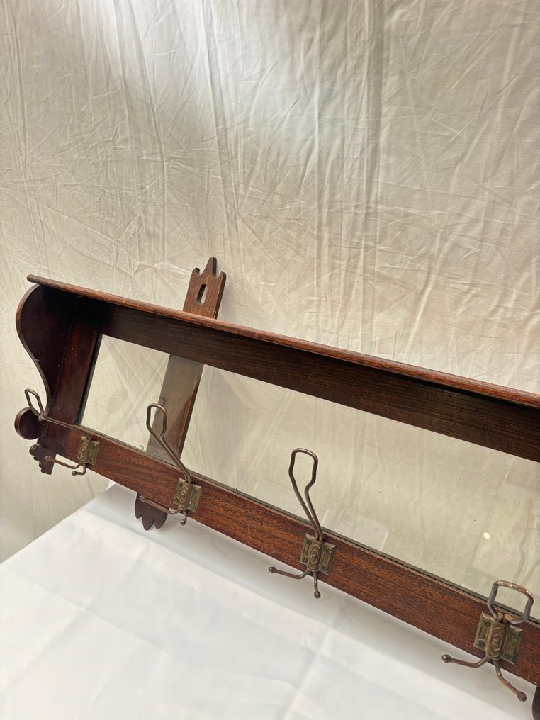 Appendiabiti - Houte con intaglio dettagliato del legno e ganci dorati in stile Art Nouveau #1.0