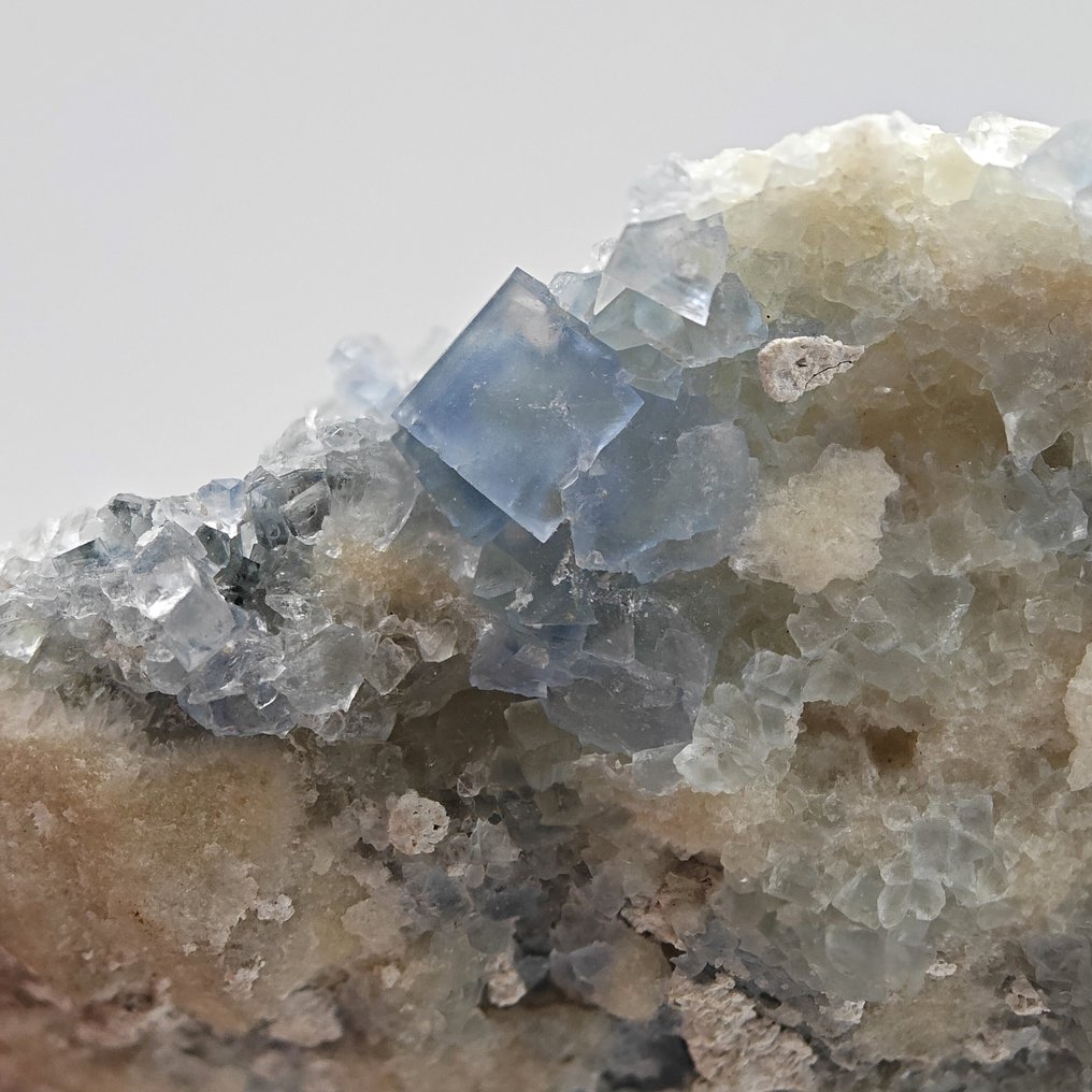 Τετράγωνη φθορίτης azzurra, Ηνωμένες Πολιτείες, σπάνια Κρύσταλλοι στη μήτρα - Ύψος: 86 mm - Πλάτος: 61 mm- 191 g #2.1