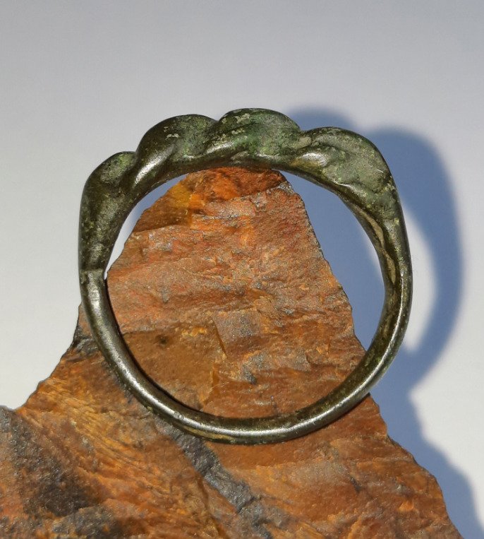 中世纪 铜戒指“编织绳”。状况极佳。  (没有保留价) #1.0