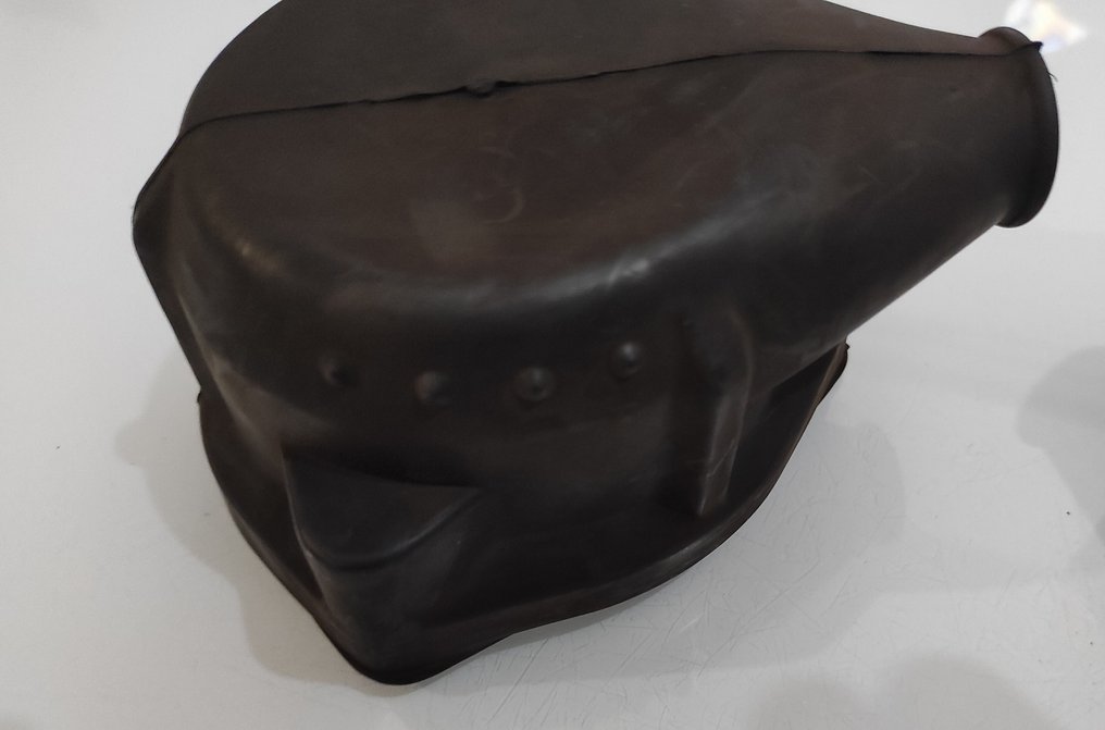 Distribution cap covers (left & right) - Ferrari - Testarossa #3.2