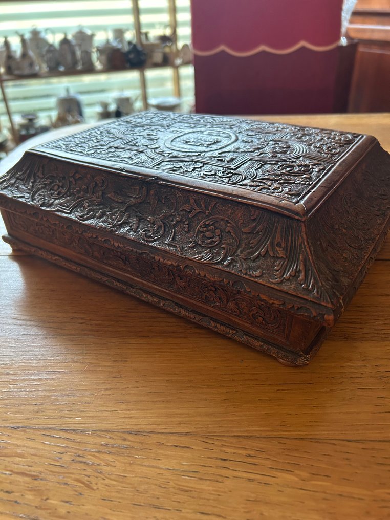 Wedding casket - St. Lucie Woods - 1700-1750 - Attributed to the workshop of César Bargard (1620-1709). #3.2
