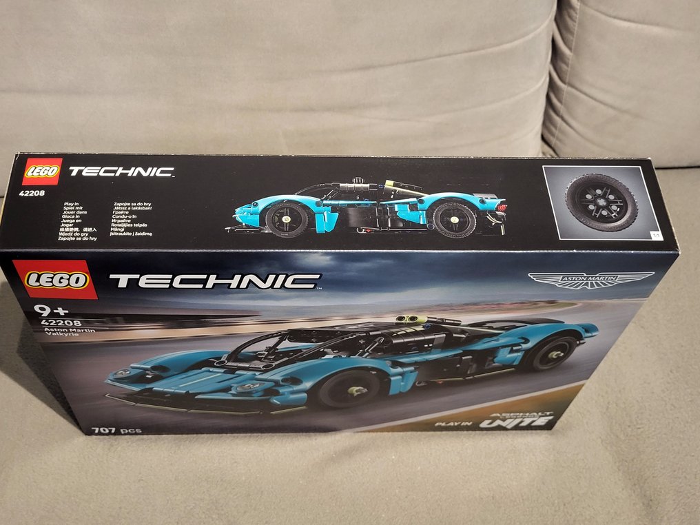 Lego Set - 42208 - Technik - Aston Martin Valkyrie #3.2