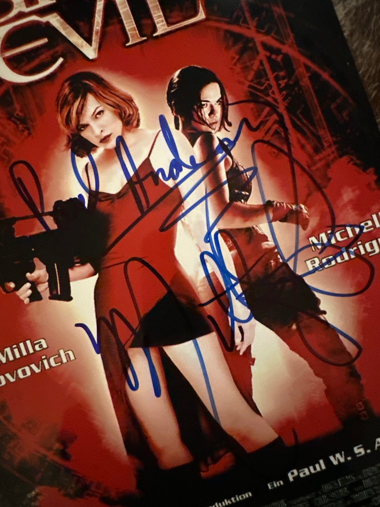 Resident Evil - Milla Jovovich - autograph #1.0