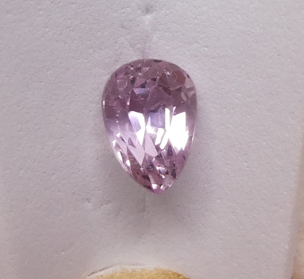 Ingen mindstepris Kunzit - 3.82 ct - Instituto Gemólogico Español (IGE) #2.1