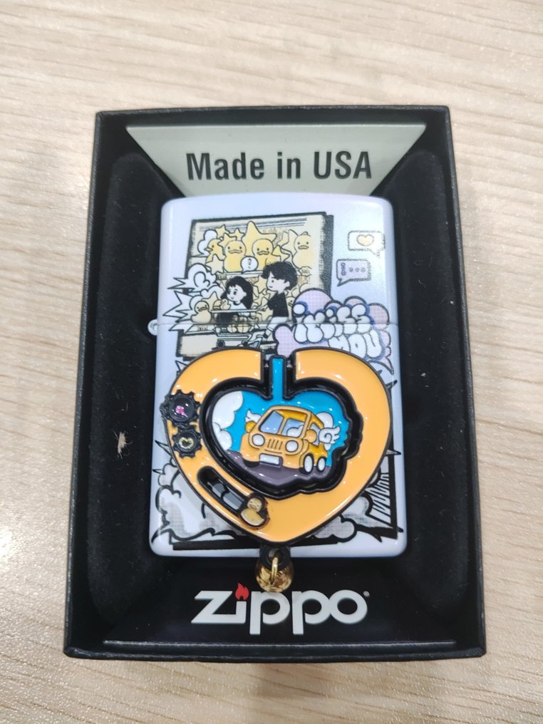 Zippo - Sem preço de reserva - Isqueiro - Aço (aço inoxidável), Esmalte, Banhado a ouro #1.0