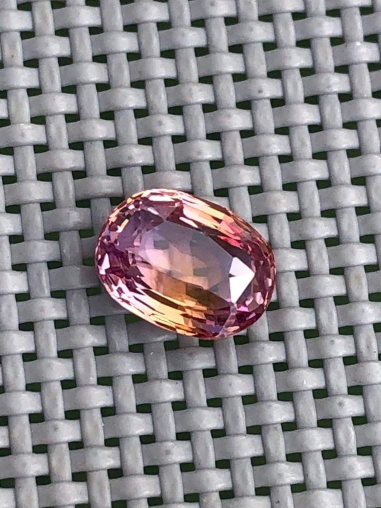 1 pcs Narancssárga, Rózsaszín Zafír - 1.53 ct - Amerikai Gemmológiai Intézet (GIA) #1.0